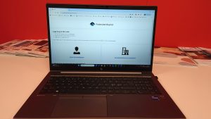 Fotografi av en laptop med Forbrukertilsynets "Min side"-løsning på skjermen.