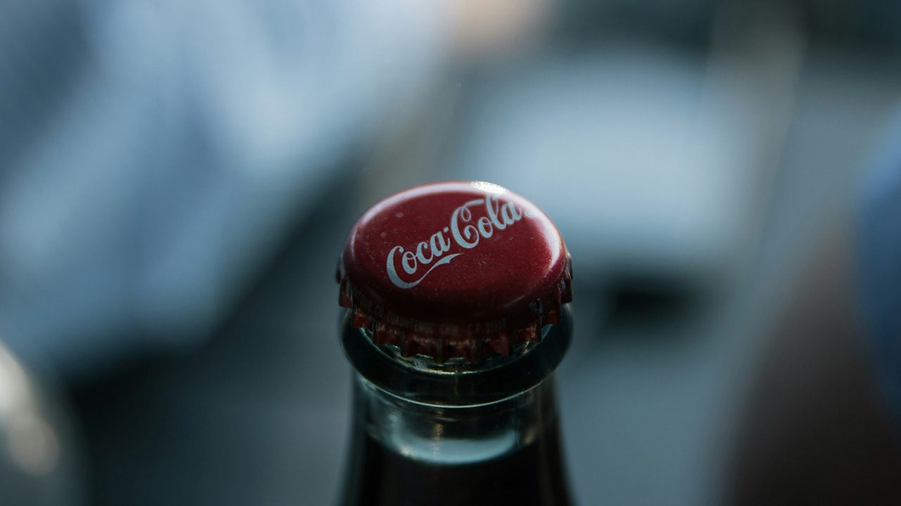 Coca-Cola endrar miljøinformasjon på etikettar